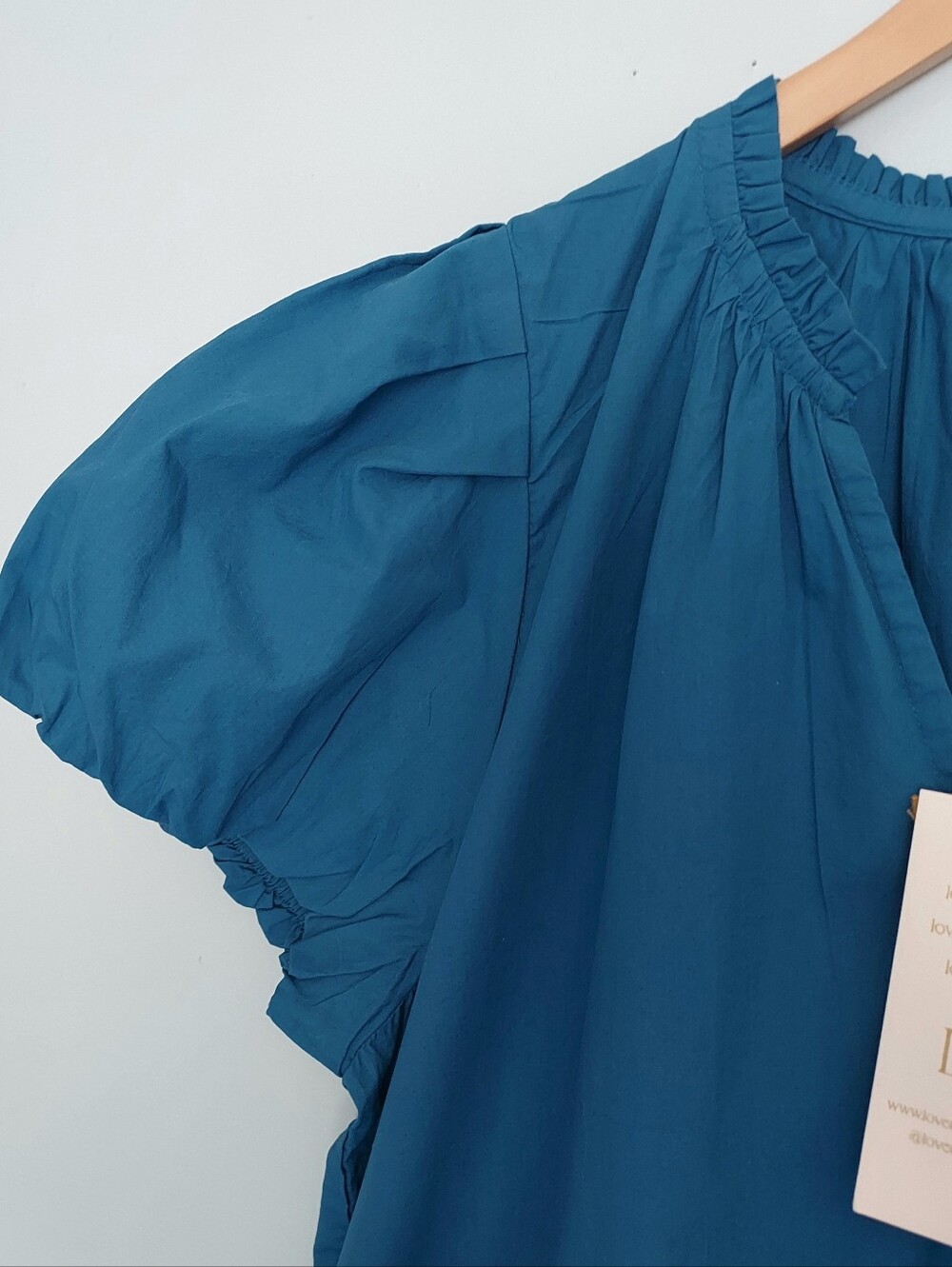 Love the Label Lia Blue Sapphire Short Puff Sleeve Blouse Size Large NEW NWT - Picture 5 of 12
